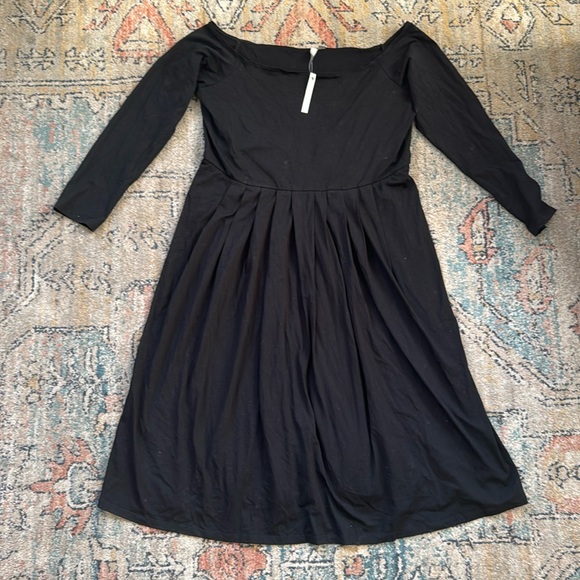 ASOS CURVE long off shoulder sleeve pleated crisscross keyhole back Plus Size 16 - Picture 1 of 3